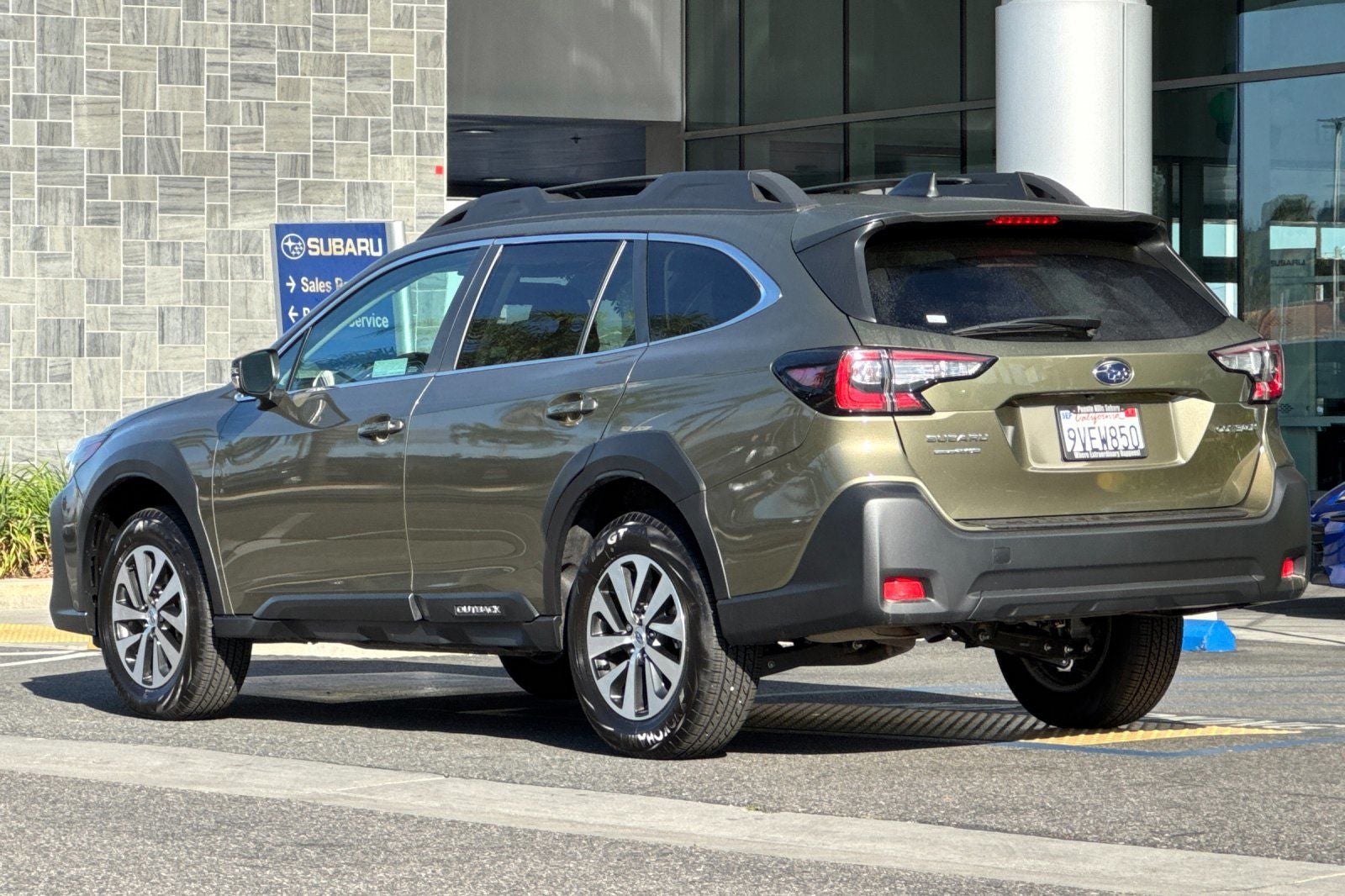 2025 Subaru Outback Premium