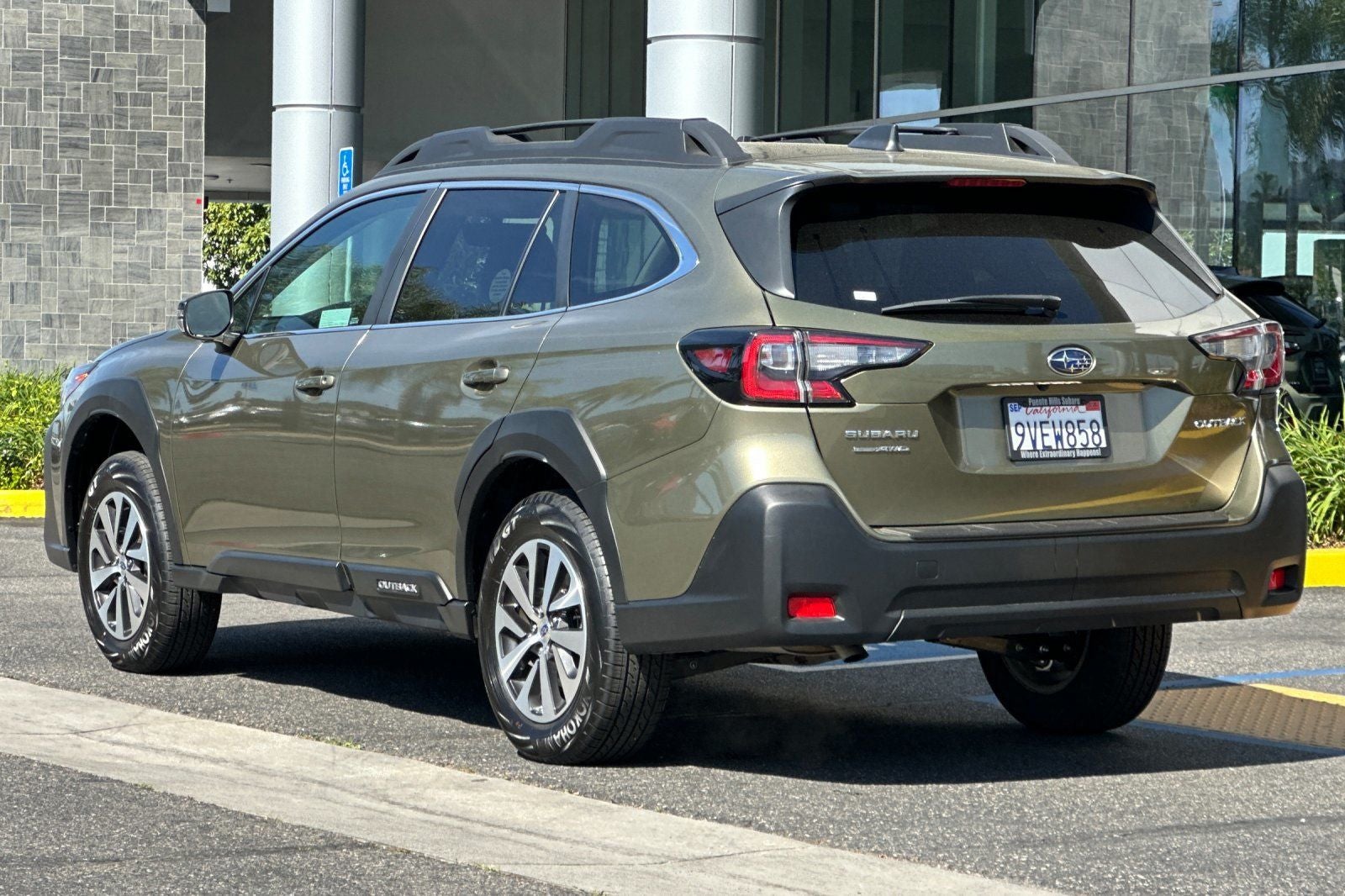 2025 Subaru Outback Premium
