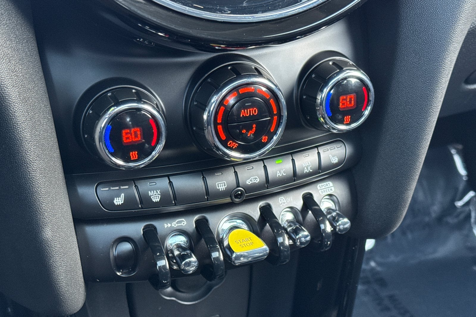 2024 MINI SE Hardtop Cooper